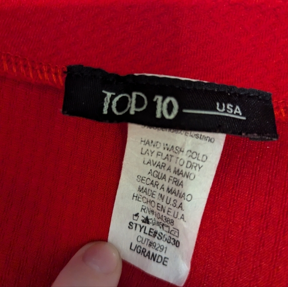 Red Pencil Skirt (lots of stretch!) - Picture 3 of 6